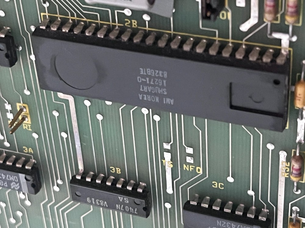 Vintage Wang 5505-1 Computer - two 8'' floppy disk drives - Untested - Powers on