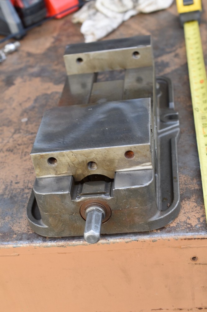 Kurt machine vise D675
