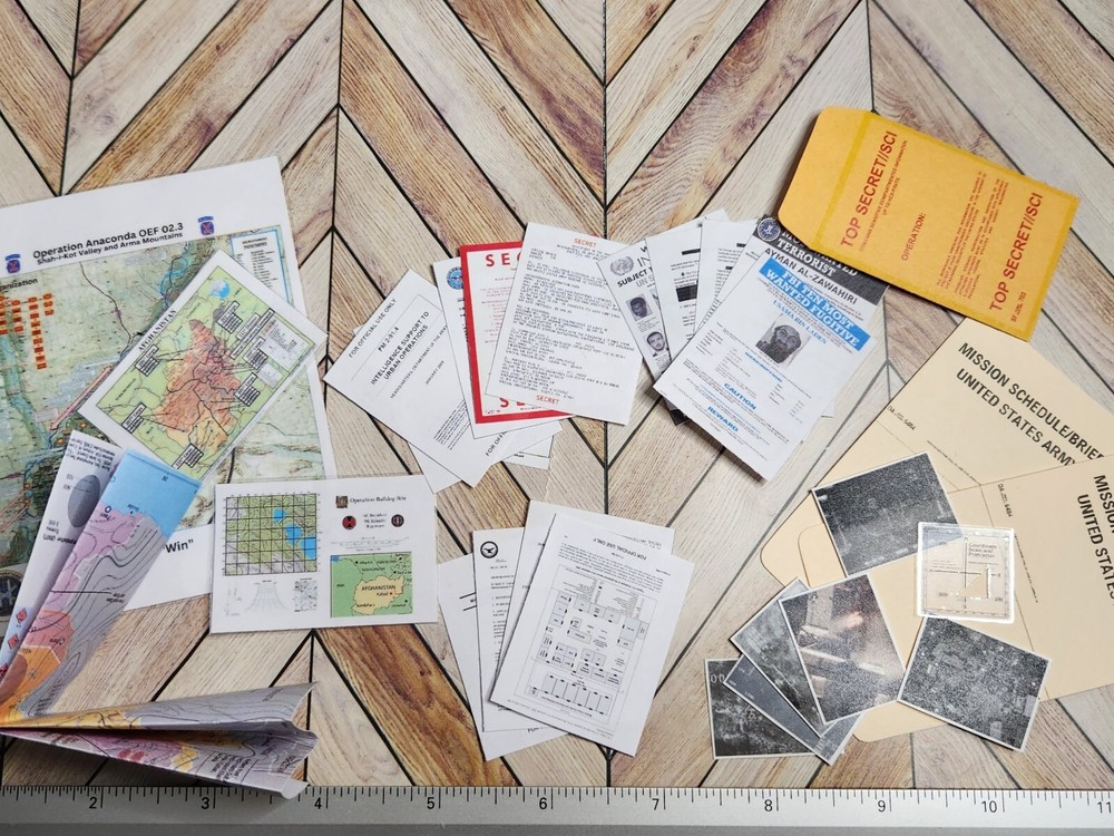 1/6 SCALE Mini US Army Brief for OEF Folders, Protractor, Maps, Envelope, & Docs