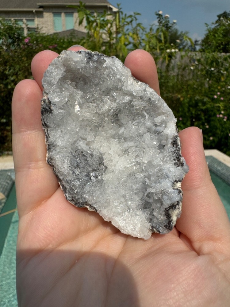 Highly Fluorescent Geode (shortwave) Trancas, Chihuaha, MX 92g