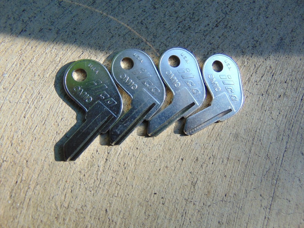 4 KEYS OUTBOARD OM10 UNCUT KEYS LOCKSMITH
