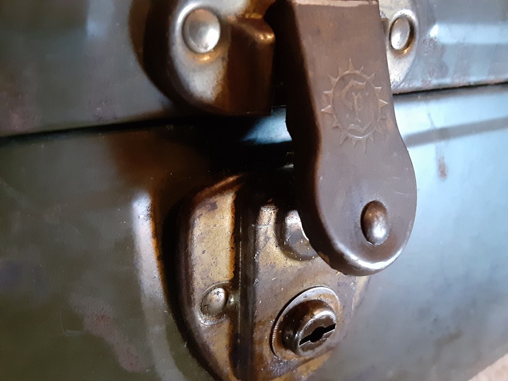 Vintage Eagle Lock Co. tackle or tool box BROKEN LOCK