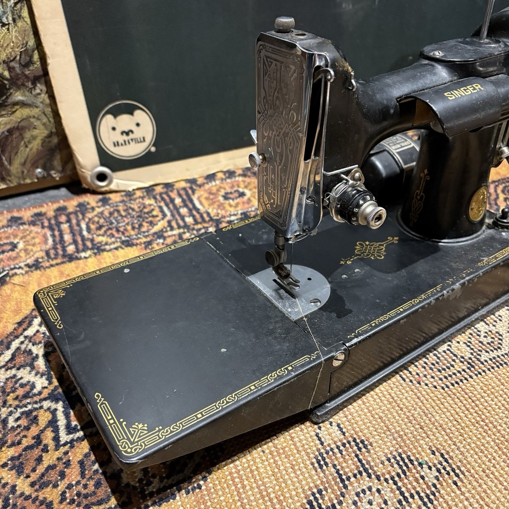 1934 Singer Featherweight School Bell Sewing Machine w/ Extras Tested & Working