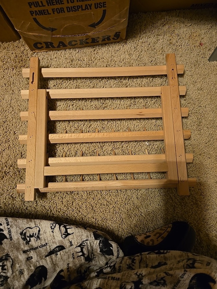 Wooden thread spool rack