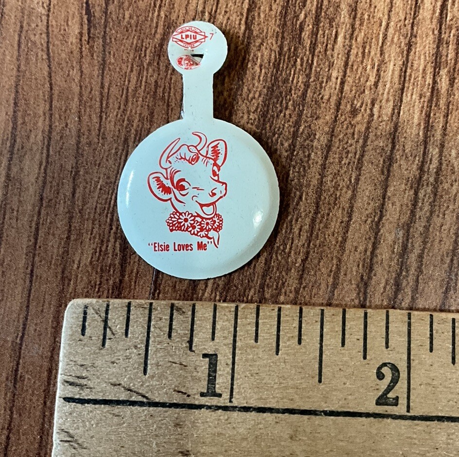 Vintage 1" ELSIE LOVES ME Borden Cow Advertising Dairy Tin Pin Badge NOS