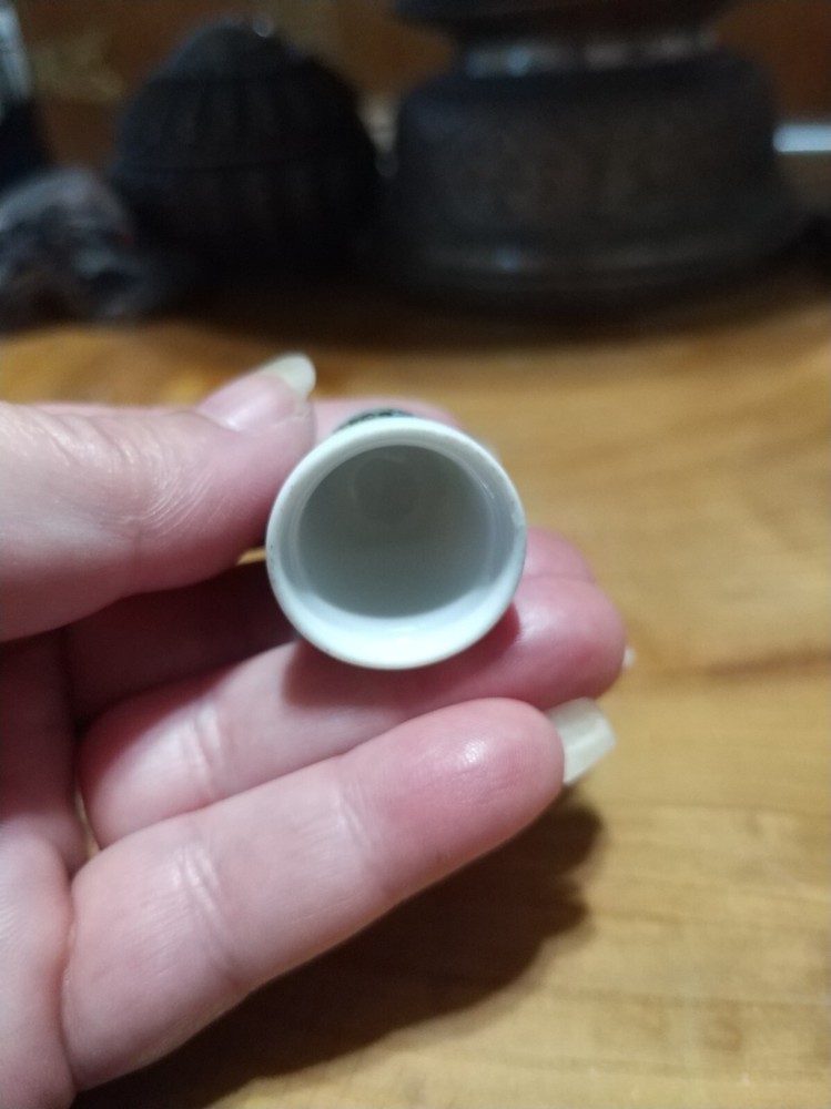 Vintage ceramic thimble. Fox hunting scene