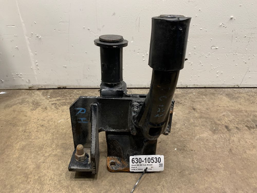 2001 Mack RD Cab Mount (630-10530)