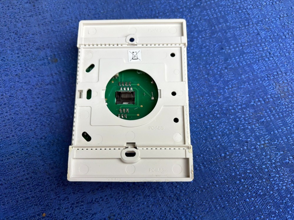 Johnson Controls Rev-D Wall-Mount Temperature Sensor ​Controller TE-67NP-1N00