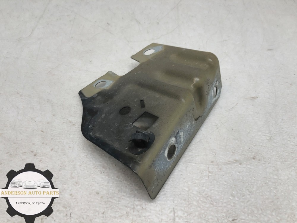 2016-2019 FORD EXPLORER LEFT DRIVER FRONT FENDER MOUNT BRACKET OEM