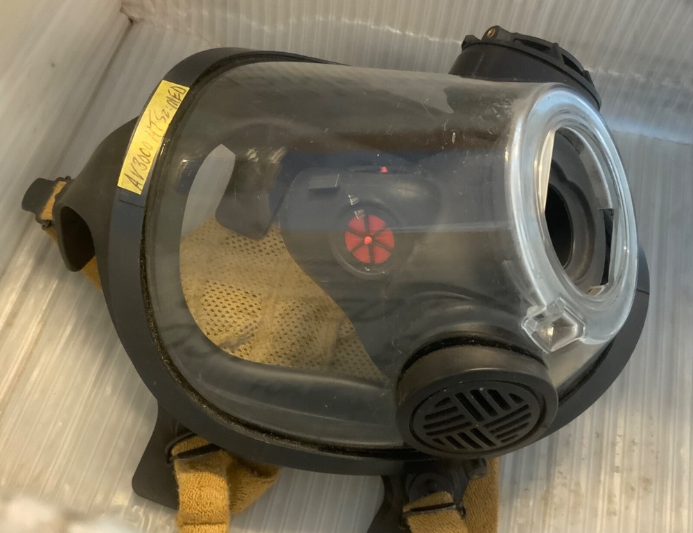 Med Scott AV3000 HT Firefighter SCBA Mask 5pt KevlarHeadnet Left Side ComBracket