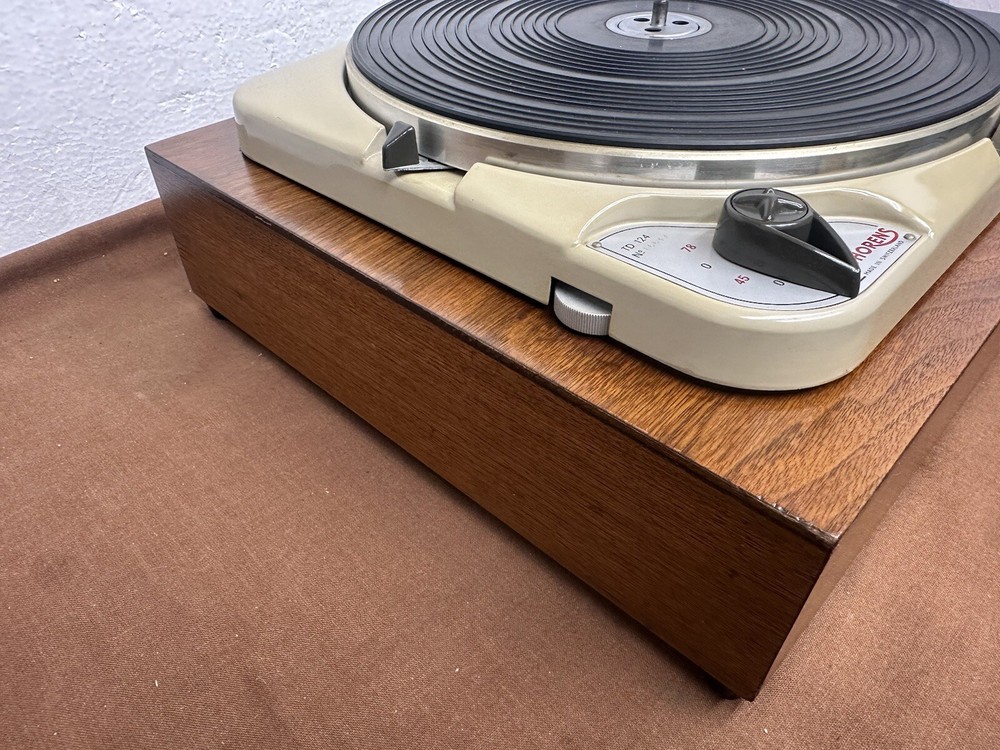 Thorens Vintage Turntable Model 124