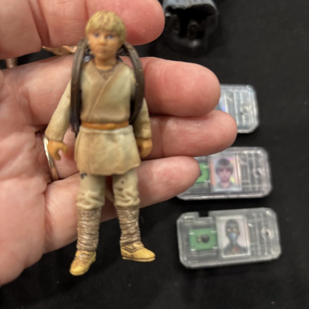 6 Star Wars Figurines & 3 CommTech Chips
