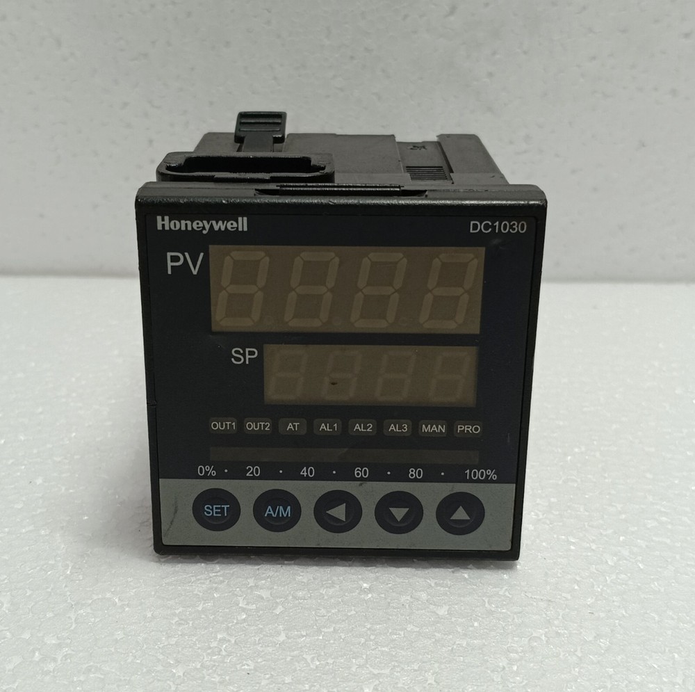 Honeywell DC1030CR-701000-E Temperature Controller