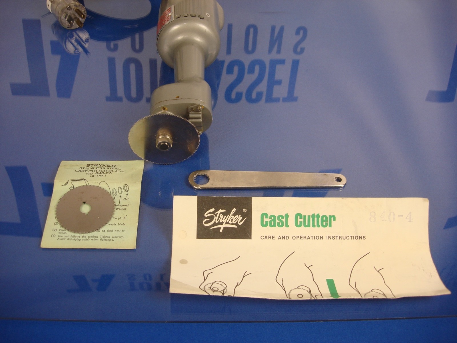 Stryker 840 Cast Cutter Oscillating Saw with 2" and 2.5" Blades Long Cord