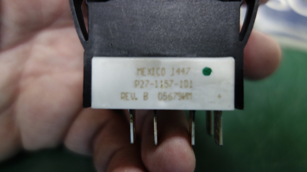 Peterbilt P27-1157-101 Dome Light Switch