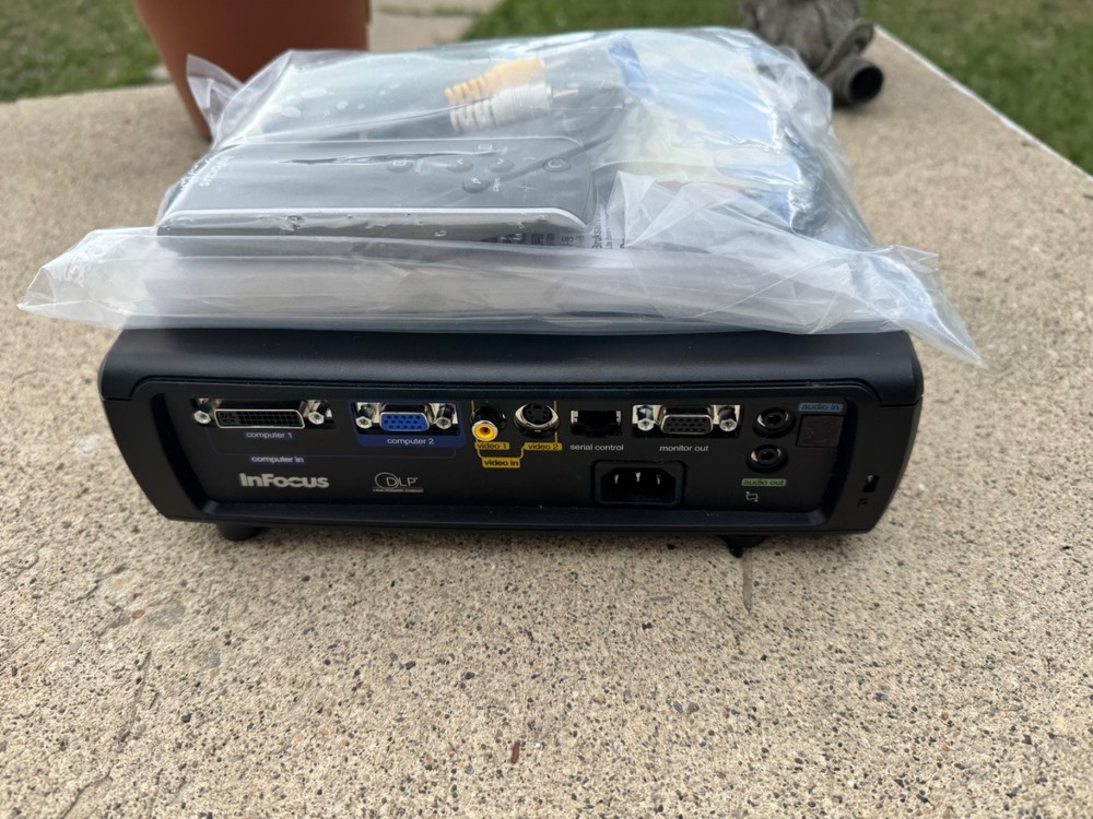 InFocus IN35 DLP Projector