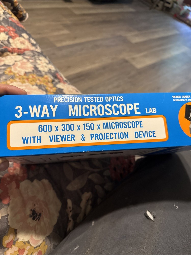 600x300x150x Microscope With Viewer And Projection Device