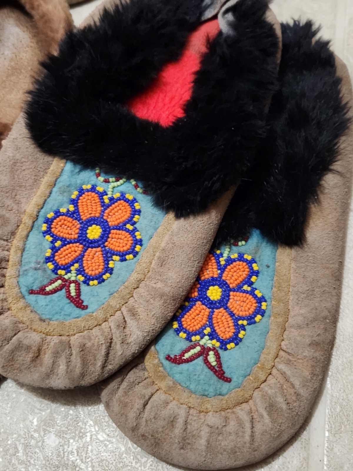 LOT OF 7 PAIRS BEAUTIFUL VINTAGE NATIVE AMERICAN BEADED MOCCASINS