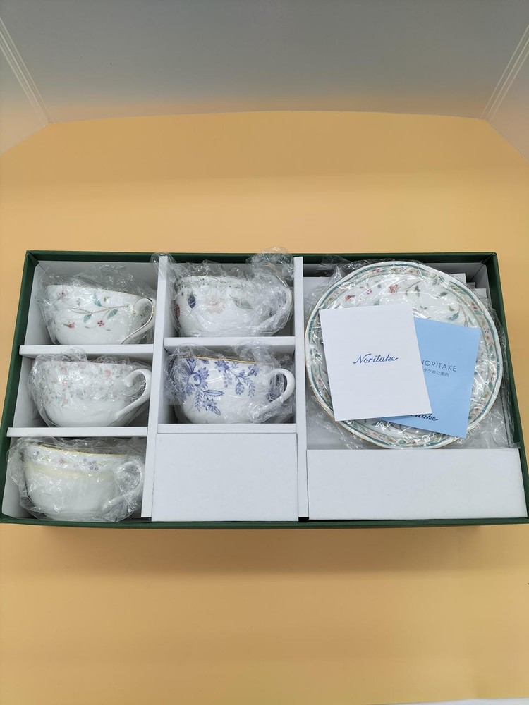 Noritake Multicollar Cup & Saucer 5-Piece Assortment Set