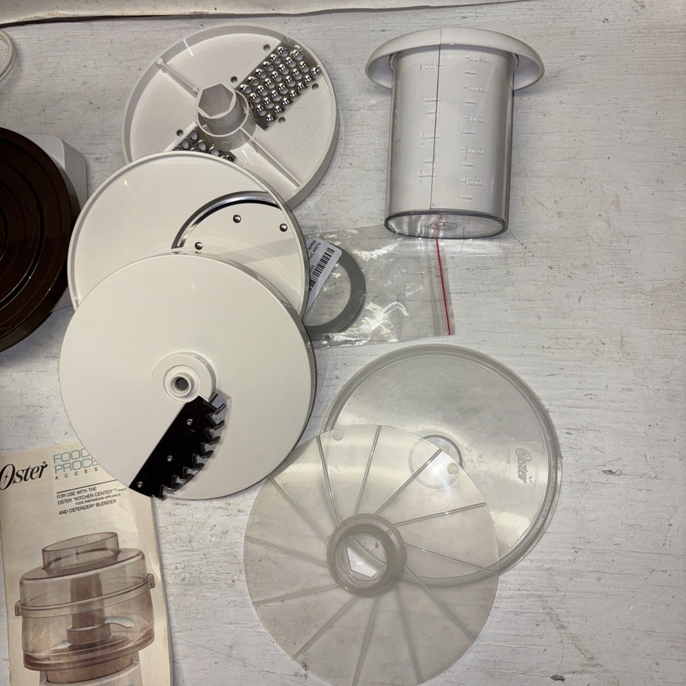 OSTER KITCHEN CENTER REGENCY WHITE 12 SPEED W/ FOOD PROCESSOR ACCESSORIES