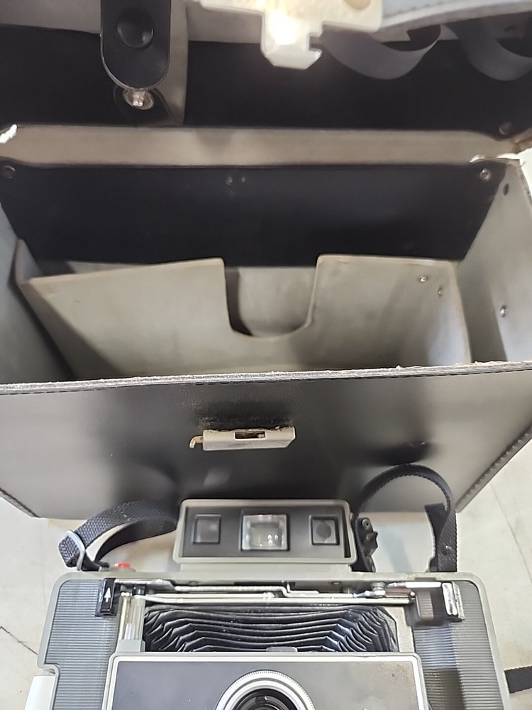 Polaroid 330 Land Camera Flash, Bulbs, And Leather Case! UnTested