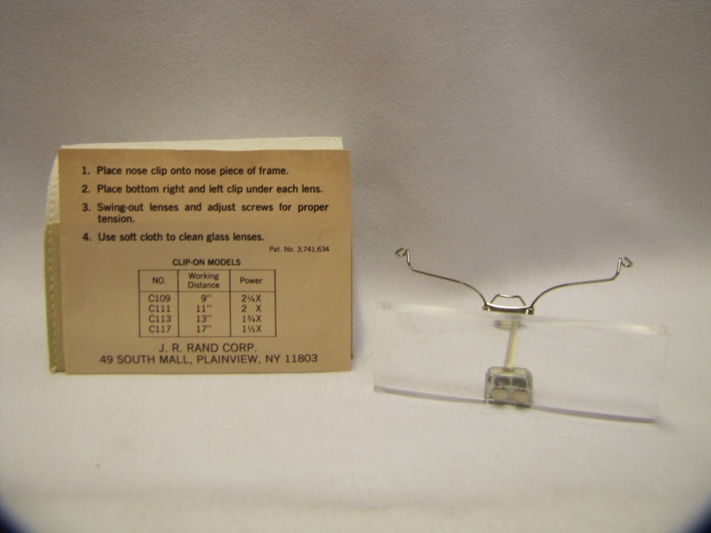 Vintage Magnifier Glasses in Case
