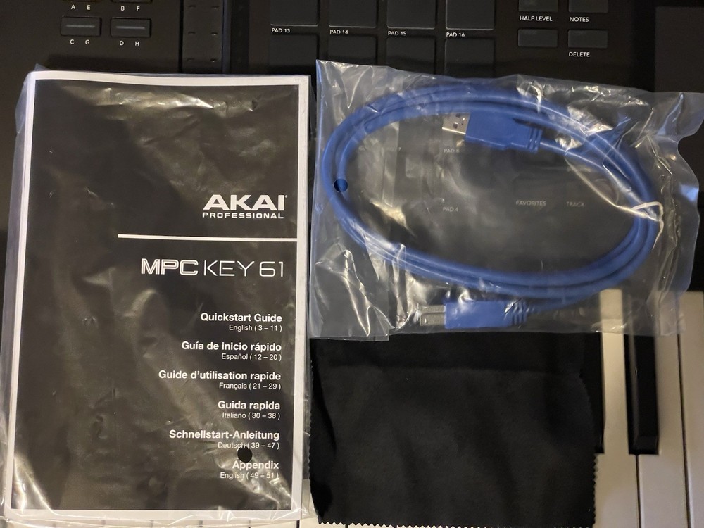 Akai Professional MPC Key 61 Standalone Keyboard Sampler Synthesizer + 1TB SSD