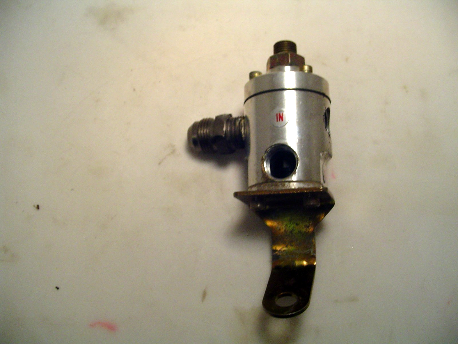 Mallory 4207 Adjustable Fuel Pressure Regulator 3/8" NPT Threads w/ Bracket USED