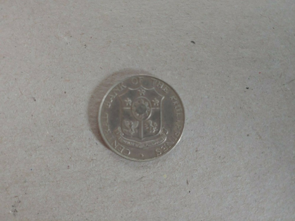 CIRCULATED 1966 25 Centavos PHILIPPINES COIN.
