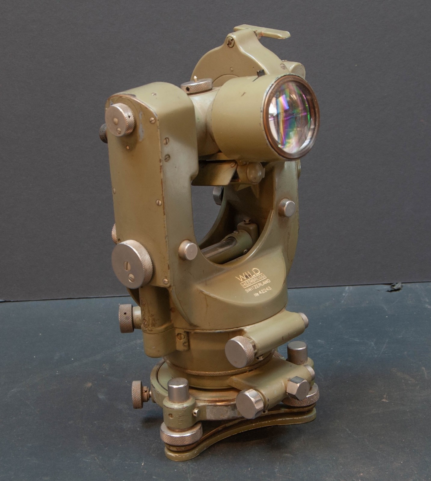 Wild Heerbrugg Theodolite & Case Switzerland No. 42243 Odd Variant. Video.