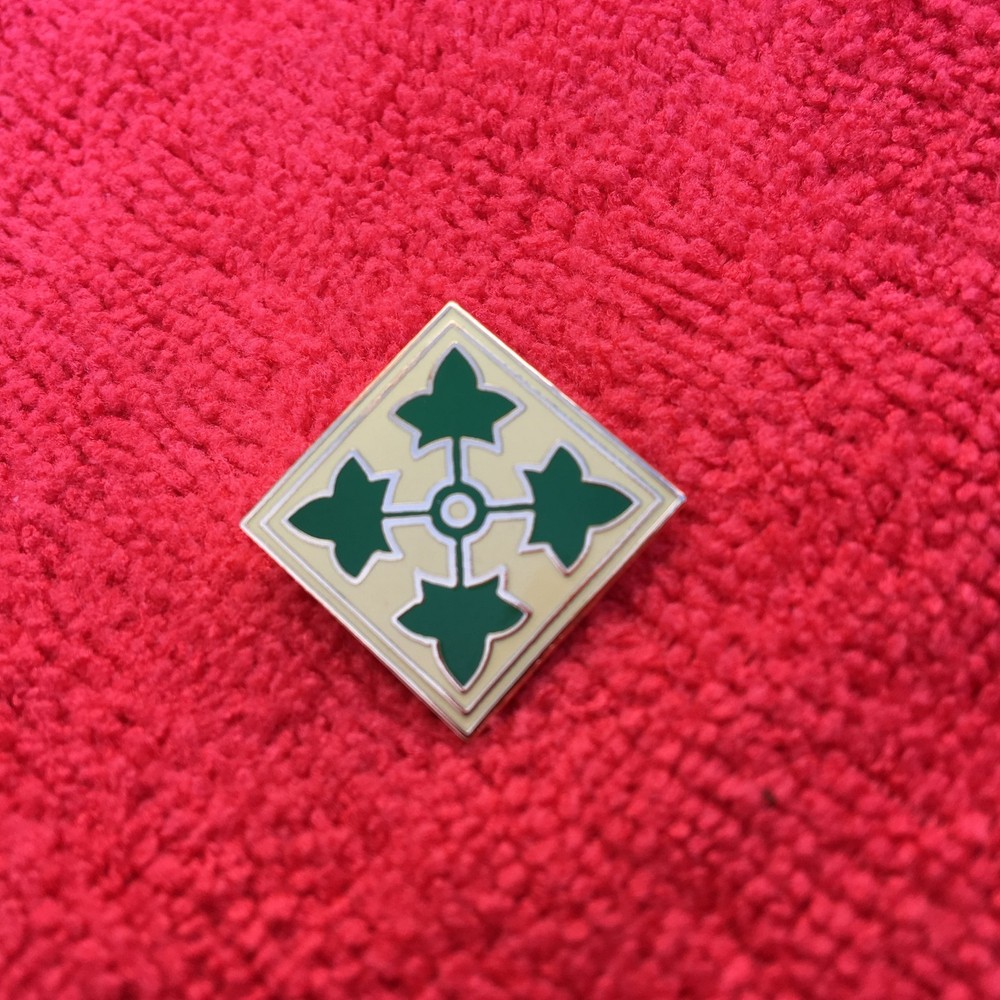 US ARMY 4TH INFANTRY DIVISION HAT/LAPEL PIN