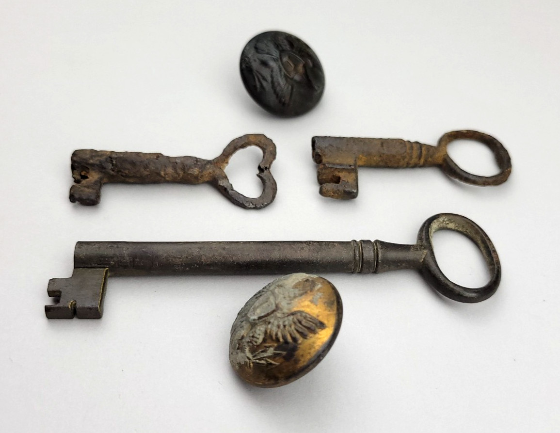 North Dakota Fort/Post Relics - 5 Pcs - Brass/Iron Military Buttons & Chest Keys