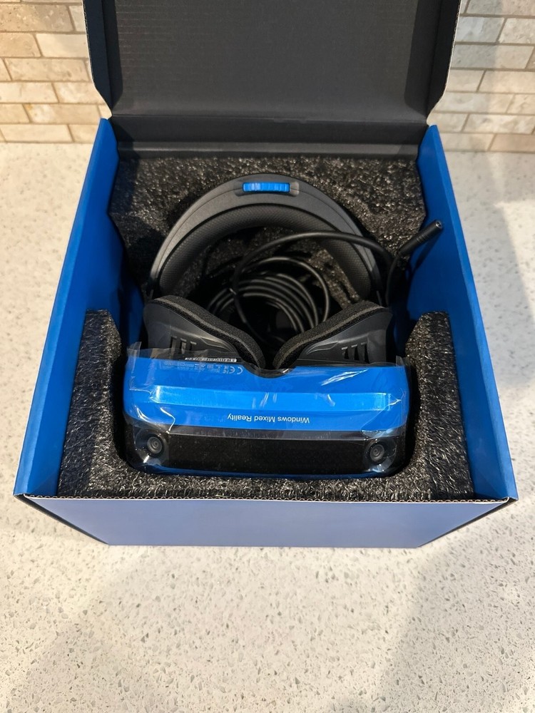 Acer Windows Mixed Reality Headset & Controllers Ah101 new open box