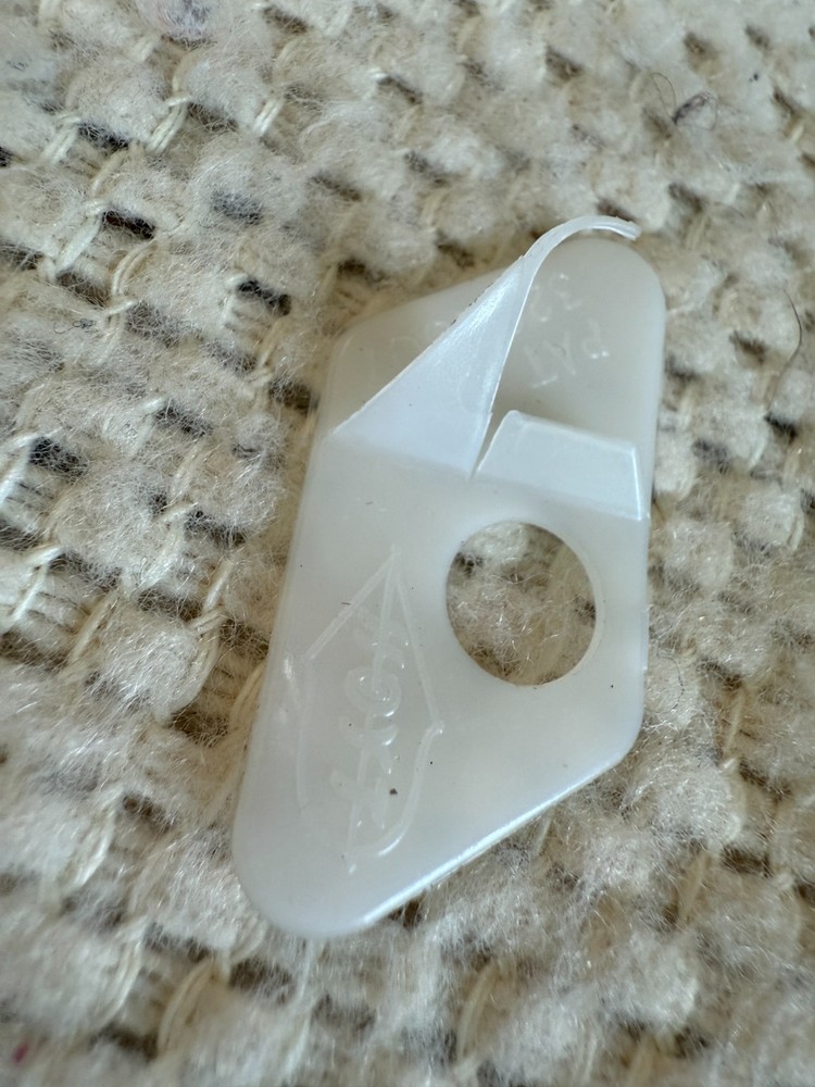 Hoyt Plastic Flipper Rest NEW