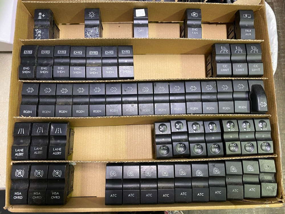 FREIGHTLINER CASCADIA BUILD YOUR OWN 4 PACK Dash Switch Cluster Insert Unit