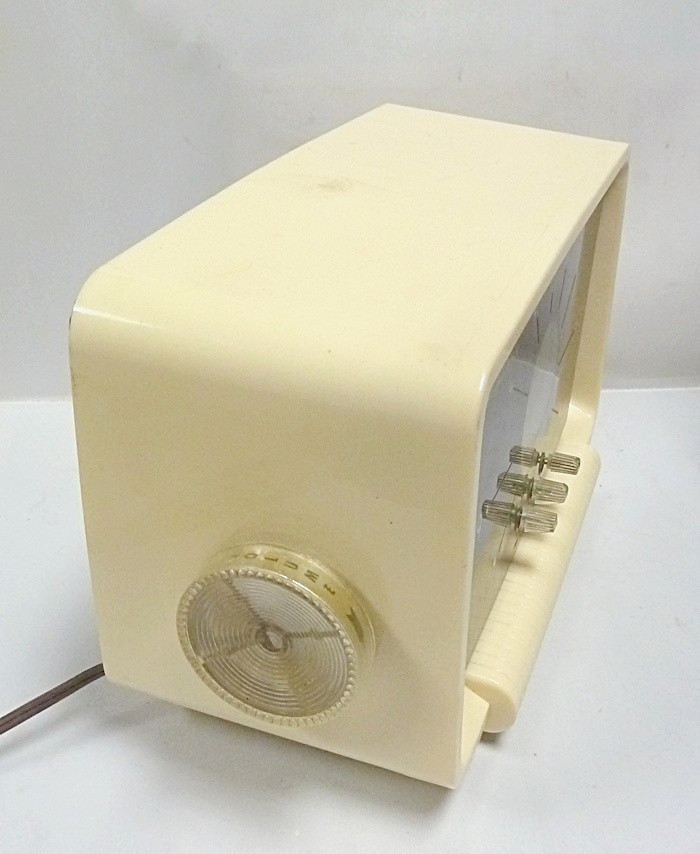RARE Vintage Truetone Model D2684A Tube Clock Radio 1956