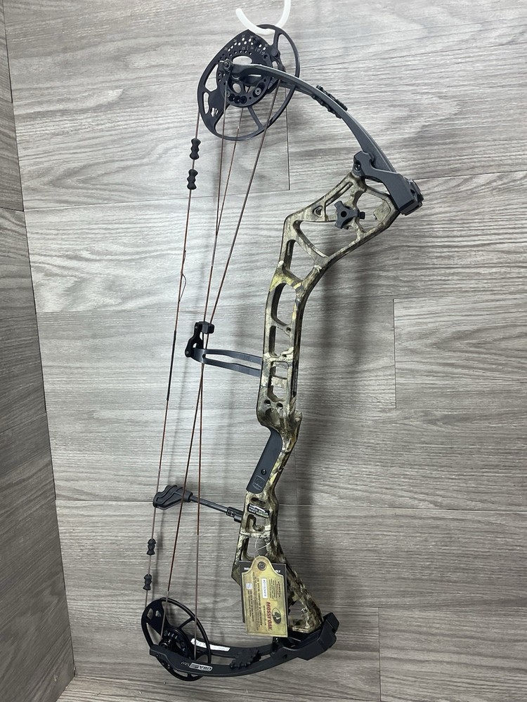 Bear Archery Surpass Compound Bow Right Hand
