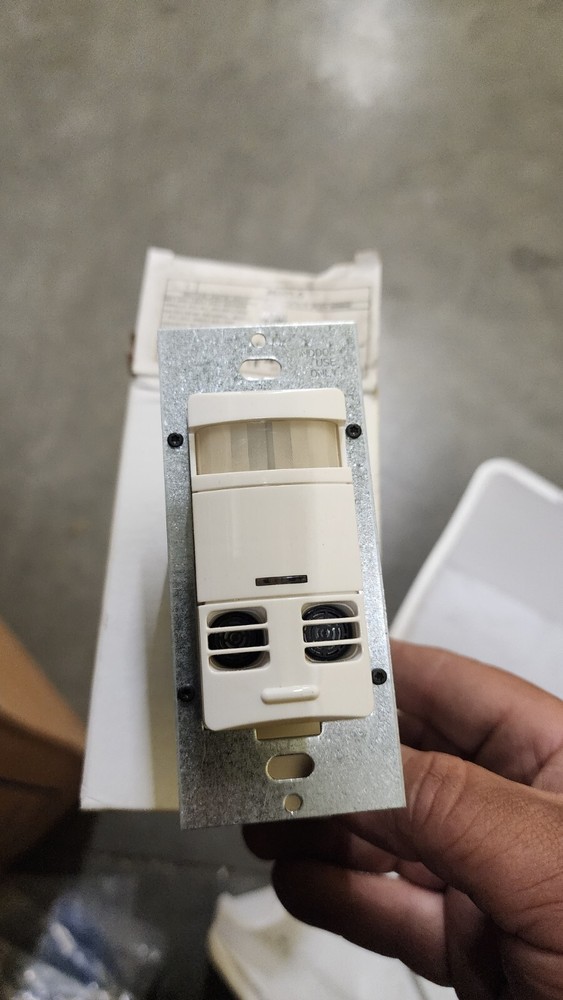 Leviton OSSMD-FTT Multi Tech Dual Relay Sensor W/ Fan Timer Switch Almond