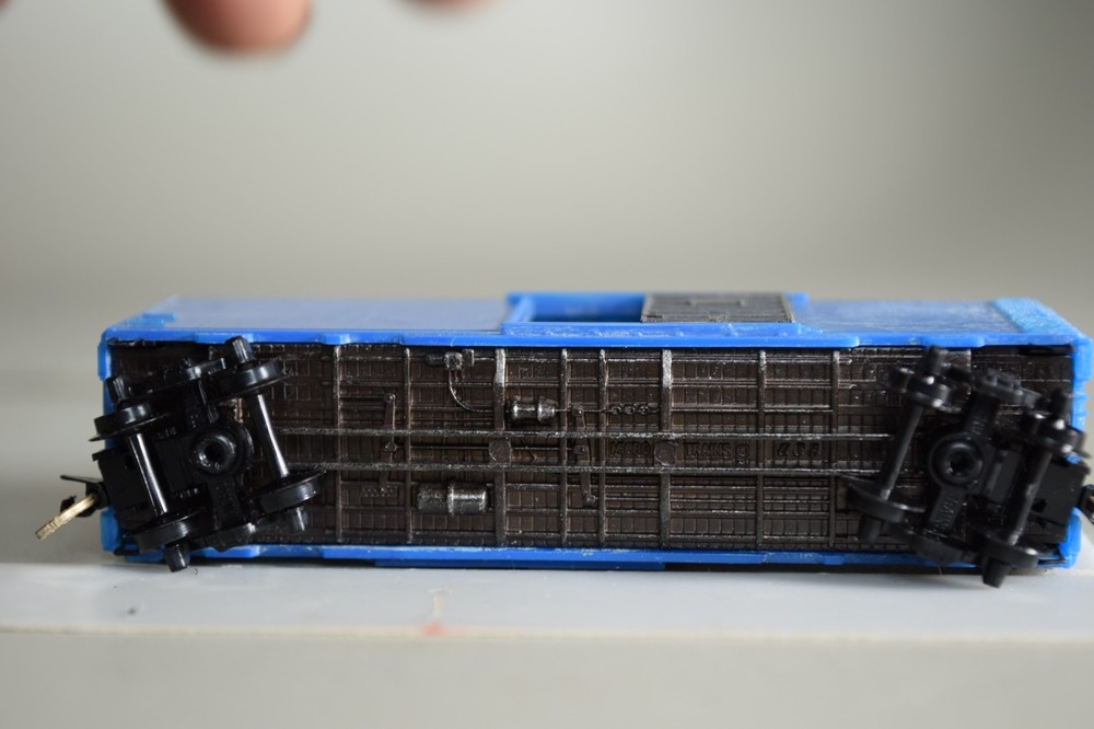 4892 Micro Trains 40' BOX car UN DEC UN PAINTED