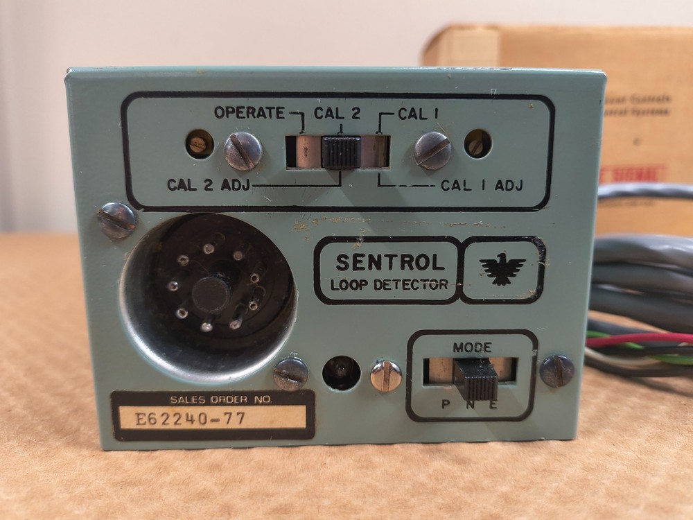 EAGLE SIGNAL SENTROL LOOP DETECTOR #4C68