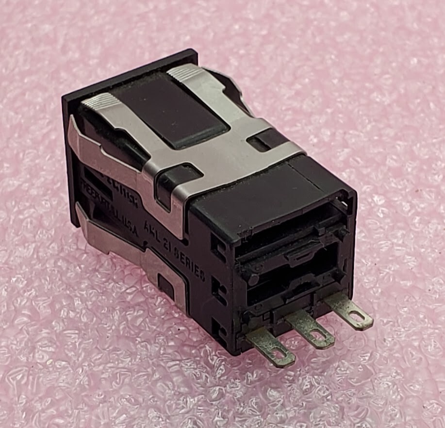 Honeywell Microswitch - AML21BBA2AA - Switch, Pushbutton, AML 21 Series. 125VAC