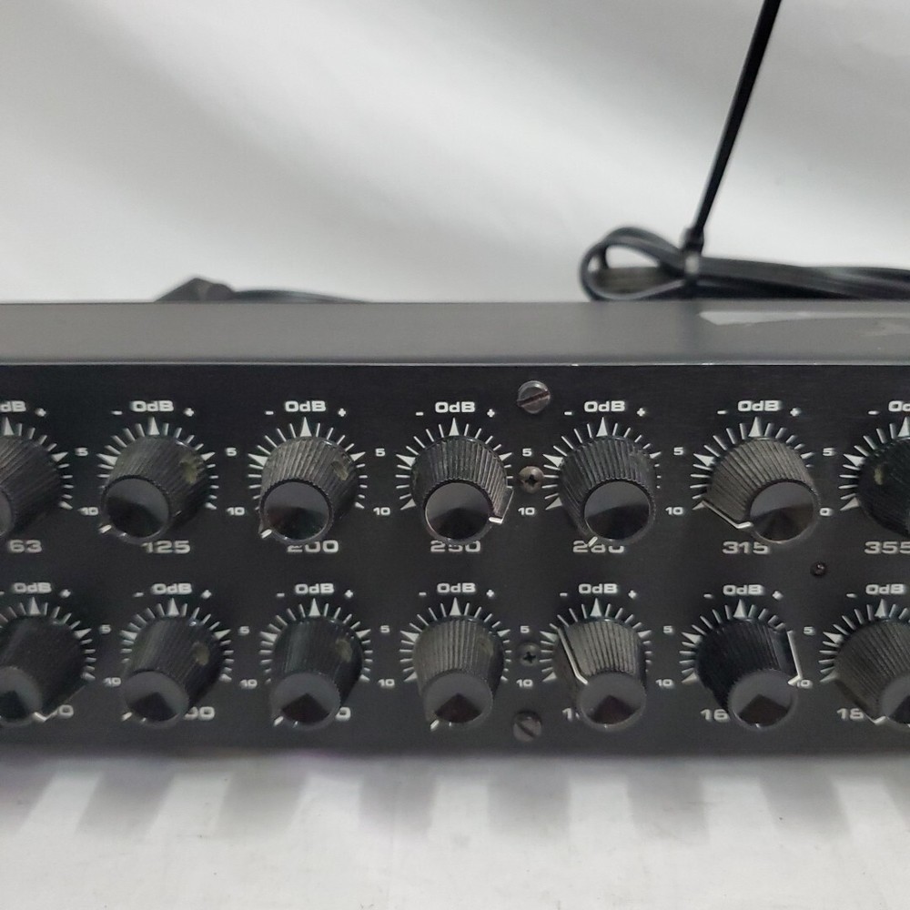 White Instruments Serie 4000 Model 4240 Rack Mount Graphic Equalizer