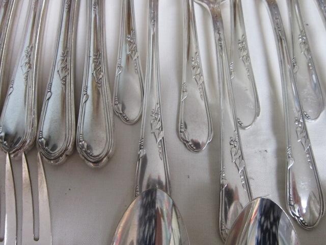 Oneida Silverplate/Rogers -Meadowbrook 1936- Service for 6 + Serving & Extras