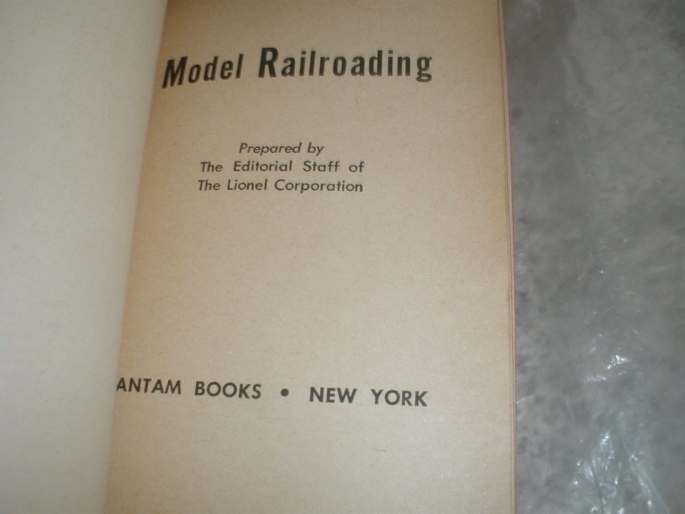 1950 MODEL RAILROADING BANTAM PAPERBACK BOOK