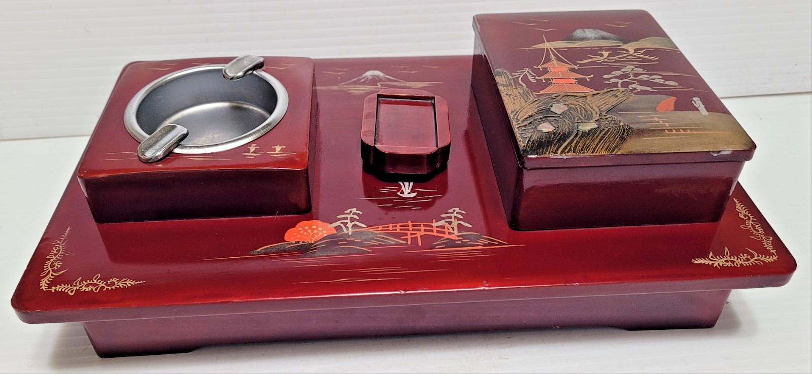VINTAGE JAPAN MUSICAL CIGARETTE DESKTOP SET