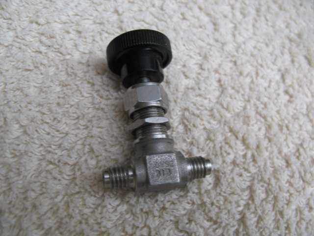 WHITEY OVS2 NEEDLE VALVE STAINLESS INTEGRAL BONNET