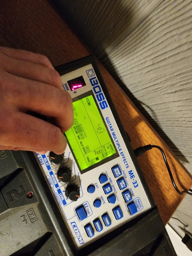 BOSS ME-33 Multiple Multi Effects Processor Guitar Effect With Cord