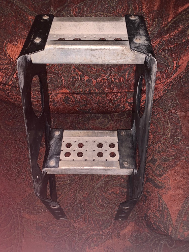 Heavy Duty Frame Mounted Step - International