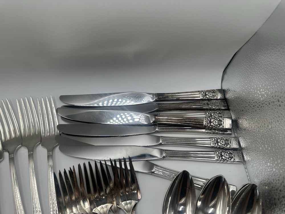 Oneida Community Hampton Court Fluted Silver Plate Flatware 47pc Set