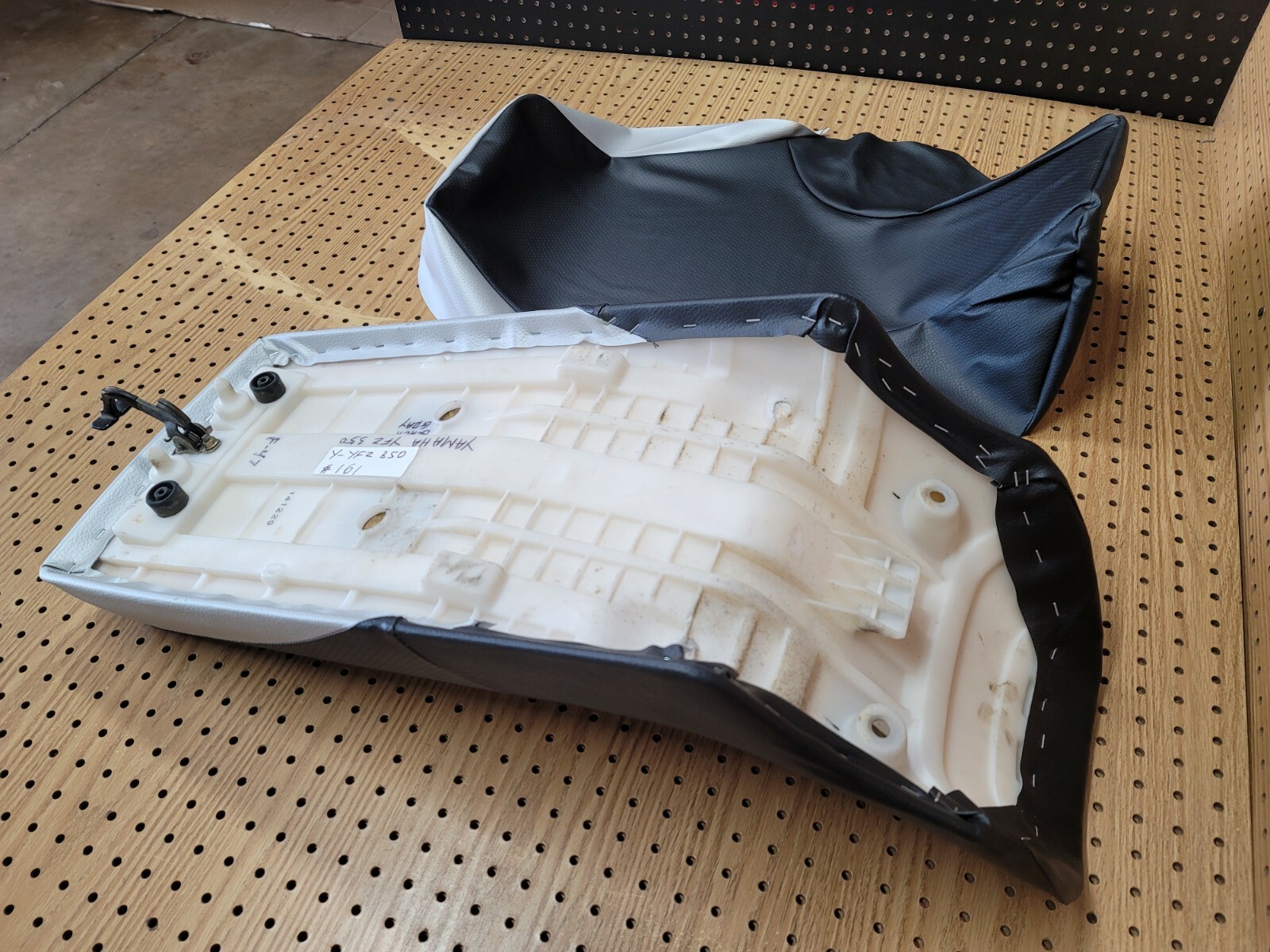 YAMAHA BANSHEE 350 YFZ350 SEAT COVER 1987 TO 2006 (BLACK&SILVER) [Y*-161]